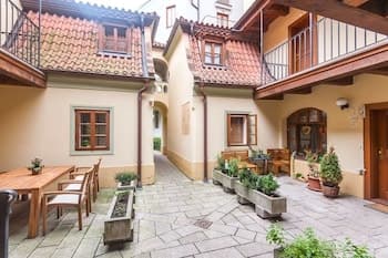 Romantic Condo near Charles Bridge
