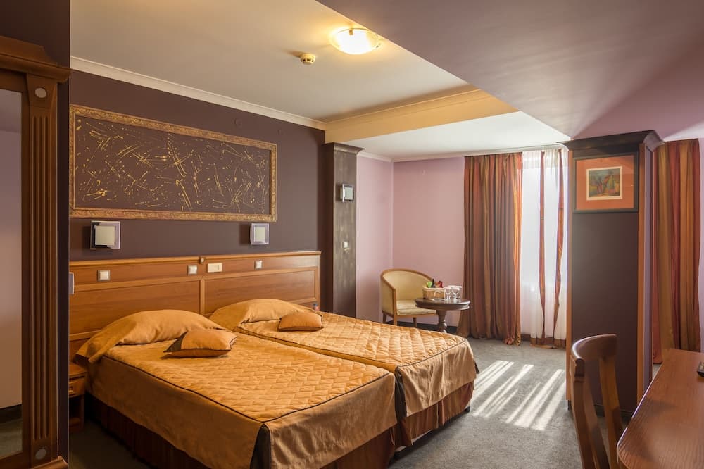 Diplomat Plaza Hotel & Resort