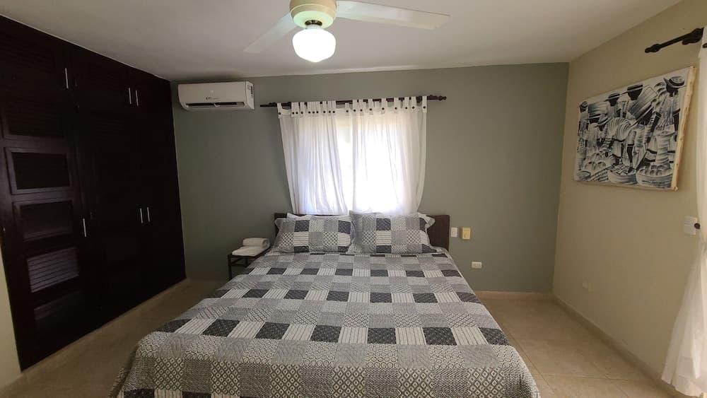 Villa Hermosa a Spacious Villa Close to Downtown