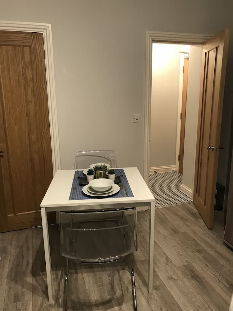 Flat 1 Helena House, 1-bed, Sleeps 2, Garden