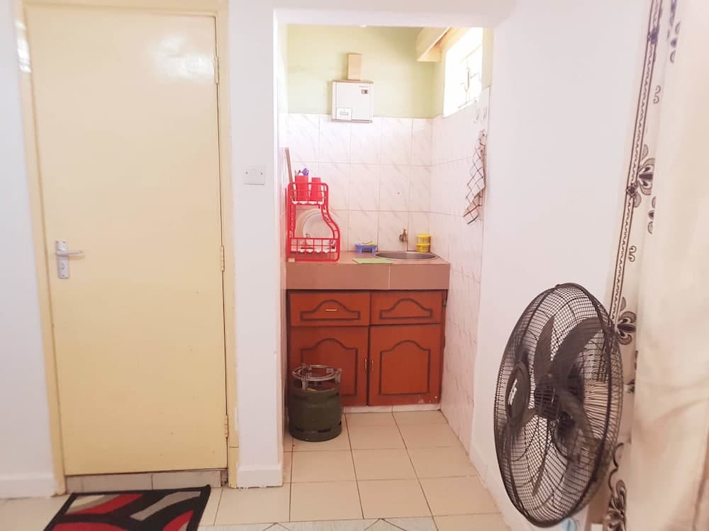 5 Mins to Nairobi Int Airport