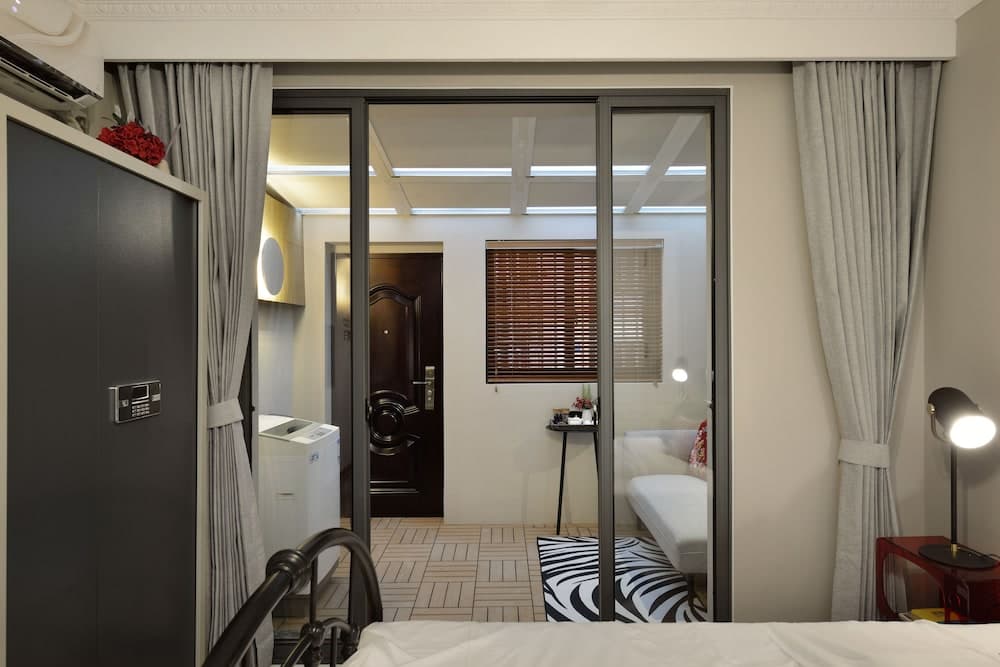 Newly Renovated 1BDR Apt Old Shanghai