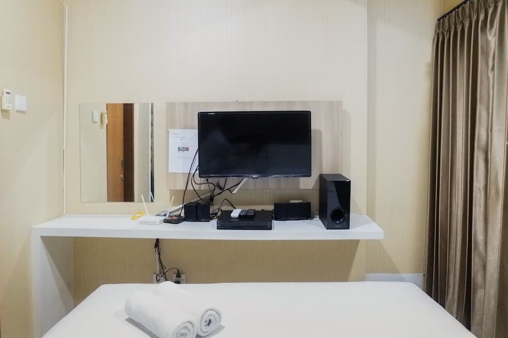 Cozy Studio Apartment at Pavilion Permata