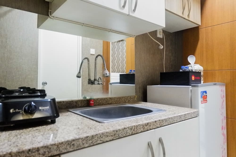 Cozy Studio Apartment at Pavilion Permata