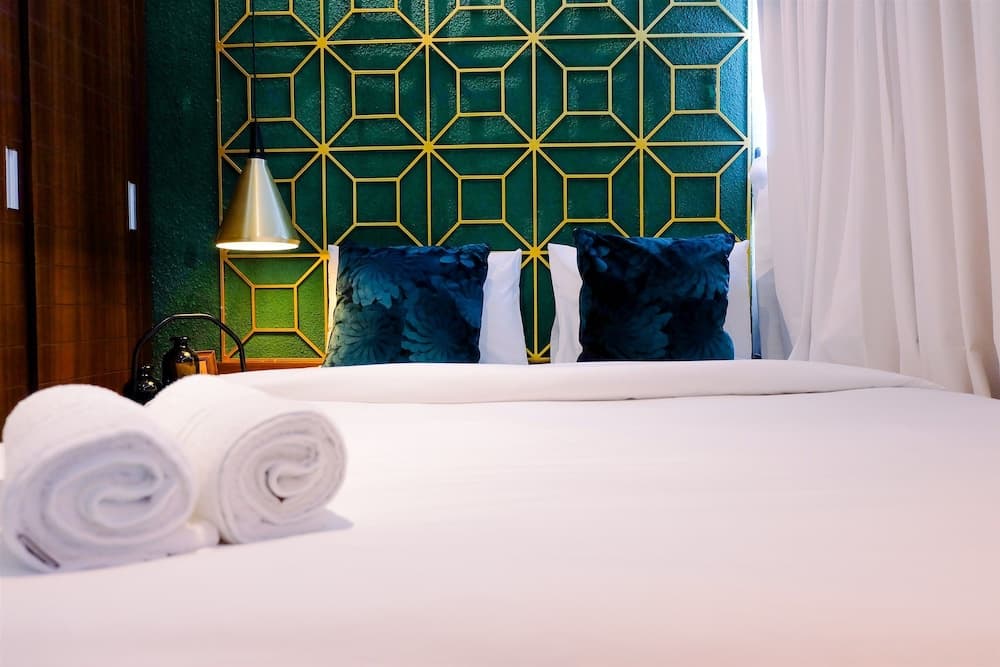 Modern and Stylish 2BR Pakubuwono Terrace Apartment