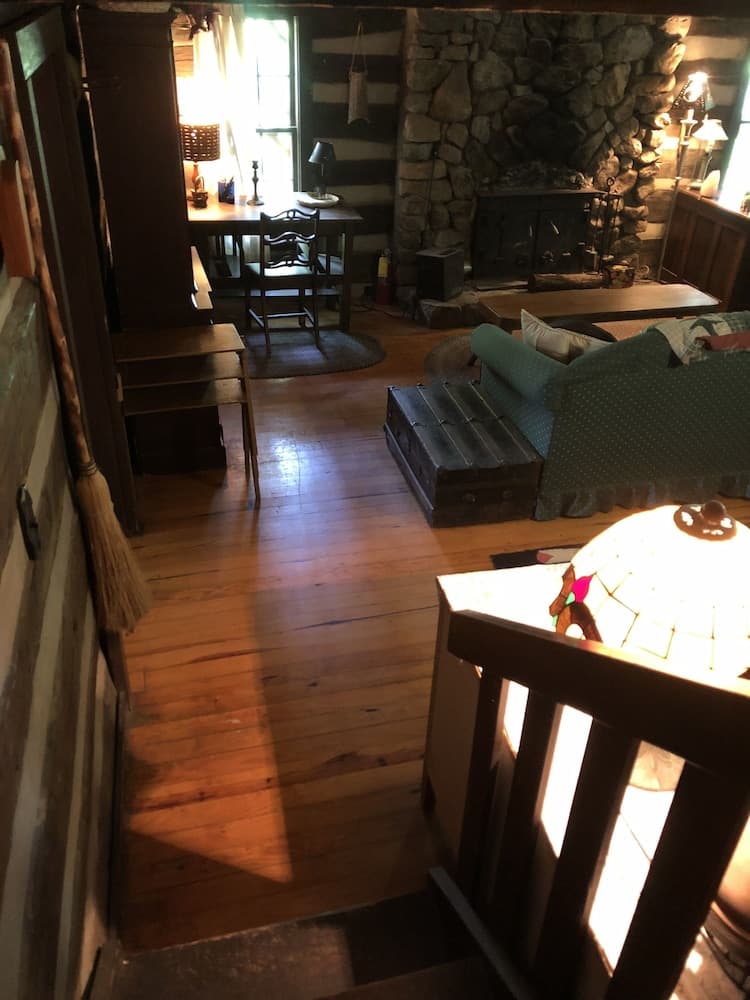 Smokey Mtn. Romantic Handcrafted Cabins