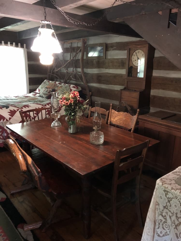 Smokey Mtn. Romantic Handcrafted Cabins