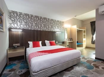 Super OYO 89375 Regent Hotel