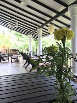 Unawatuna Hostel Honey Packers