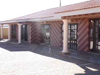 Joy Guesthouse Mabote