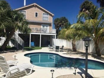 Spring Break 3 Bedroom Home by Redawning