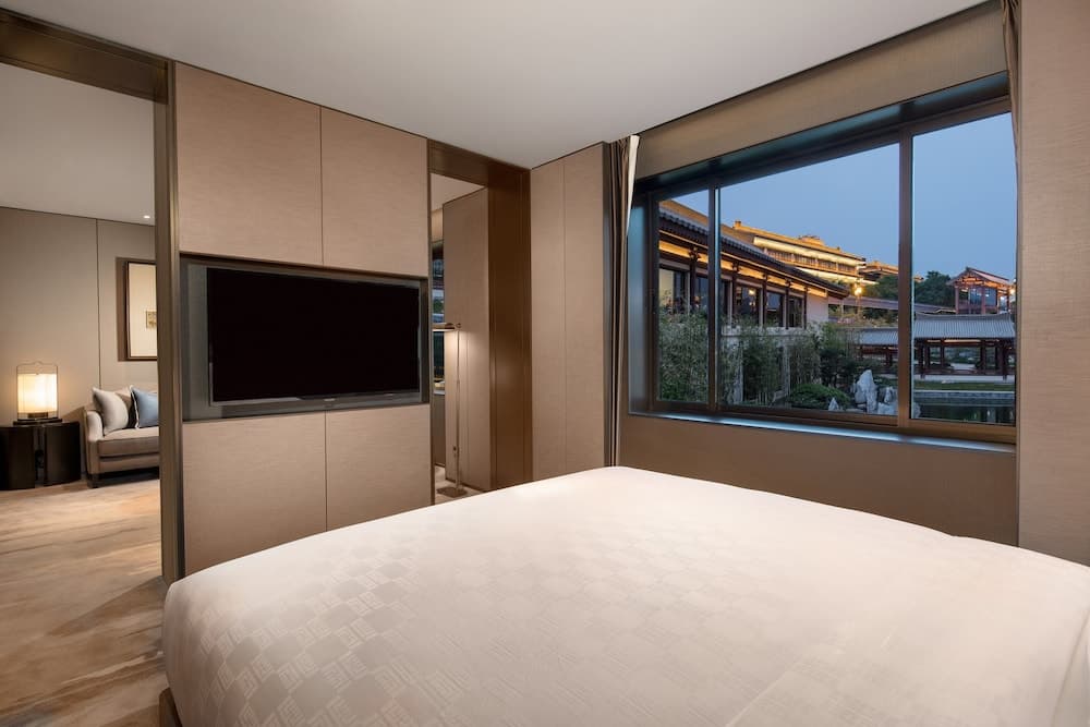 HUALUXE Hotels and Resorts Xi'an Tanghua, an IHG hotel