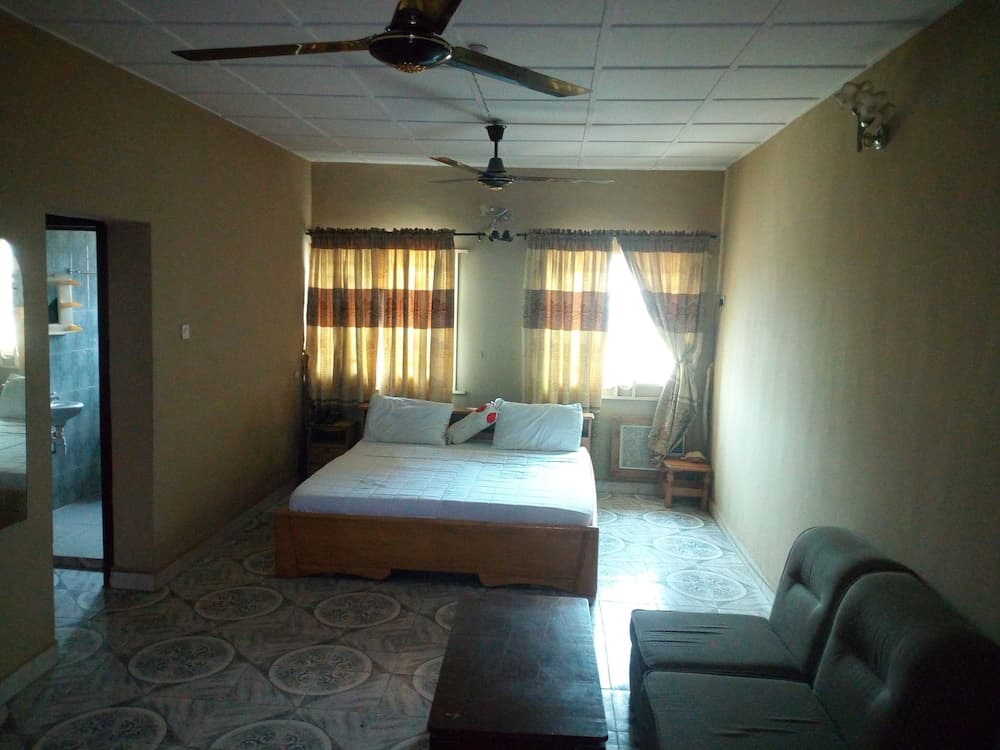 De Lawrence Court and Suites Abeokuta