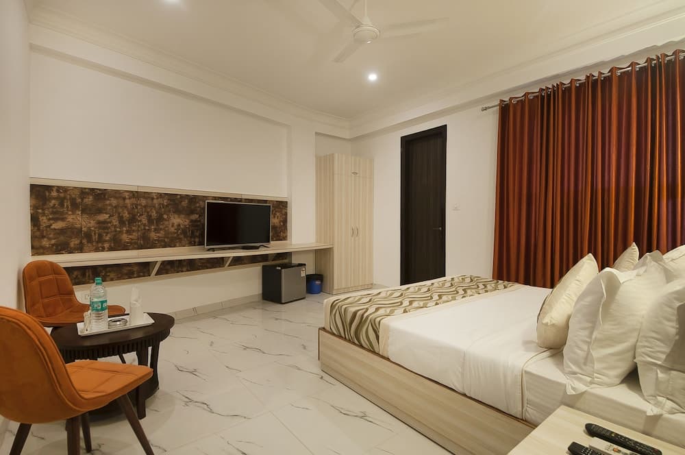 Hotel Almora Delhi Airport