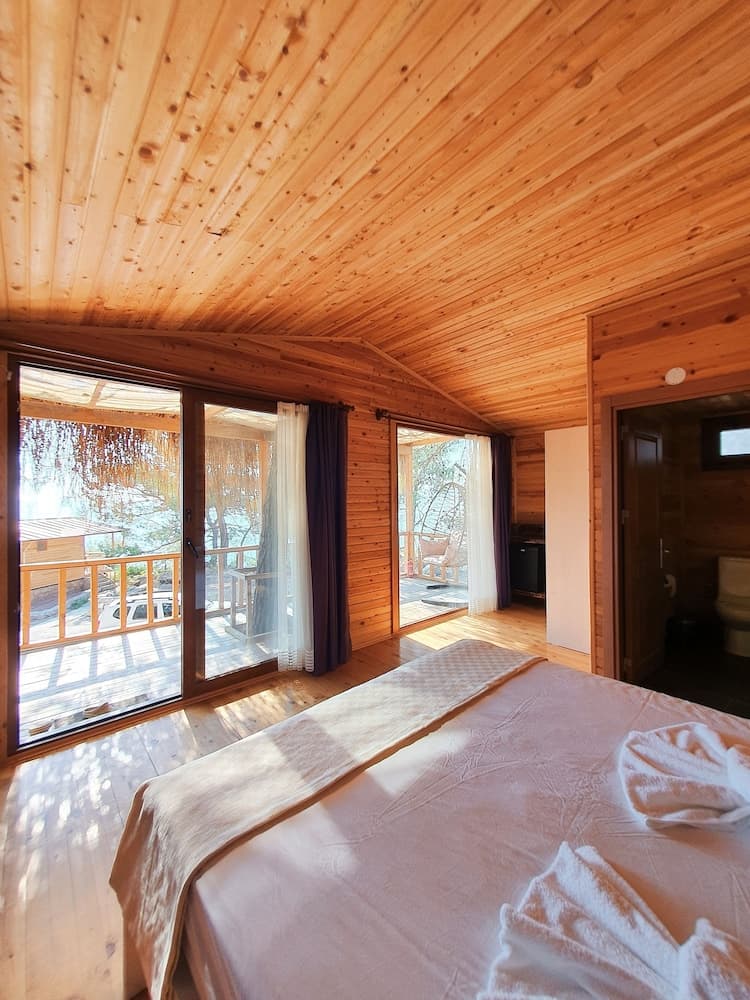 Rocas Roja Beach Hotel