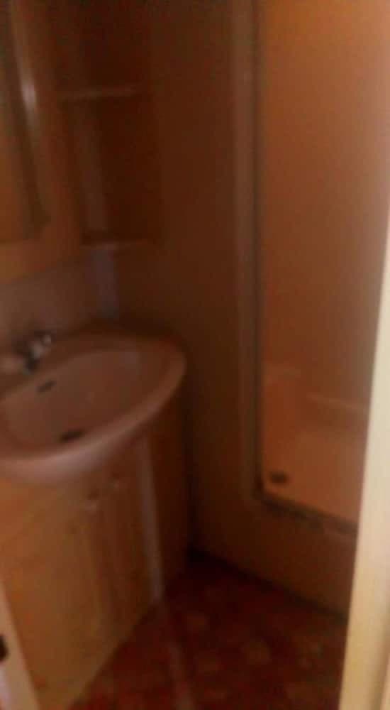 T & J's Caravan - Coral Beach