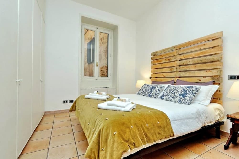 Unique Grand Trevi Fountain Apartment