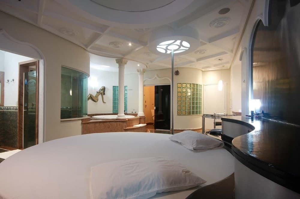 Motel Imperium Adults Only