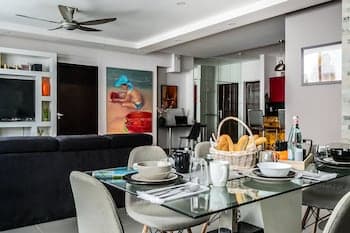 Diaphanous Urban Apartment