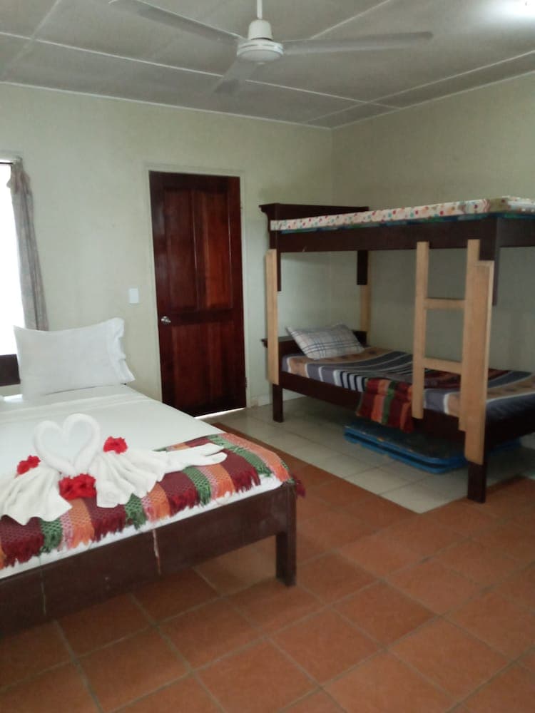 Tropicana Motel & Backpackers