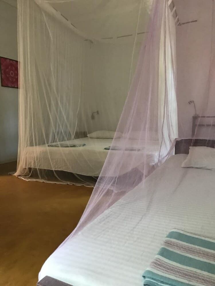 Unawatuna Hostel Honey Packers