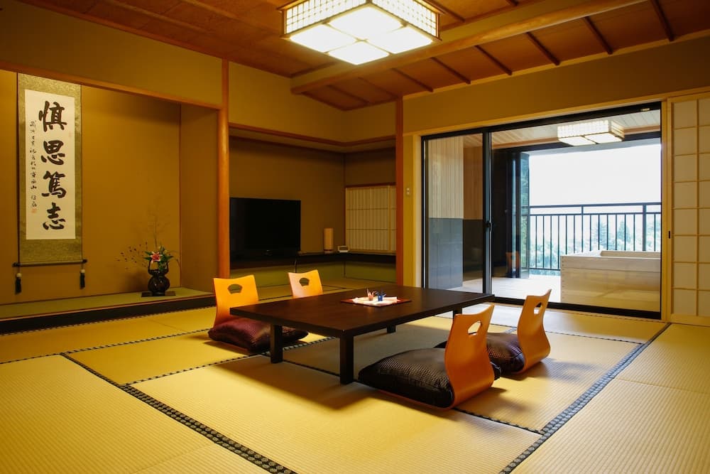 Yamanaka Spa Hanatsubaki
