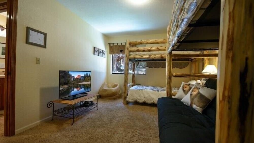 Scenic Wonders Bruin's Den 3 Bedrooms