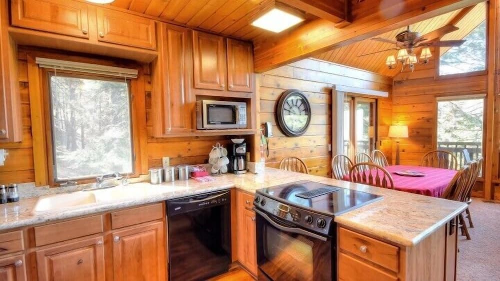 Scenic Wonders Treetops Cabin 2 Bedrooms