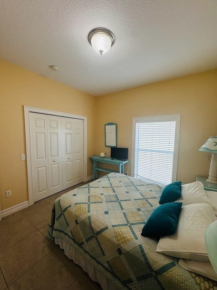 102 6th St S-downstairs 3 Bedroom Home