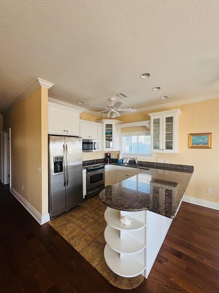 102 6th St S-downstairs 3 Bedroom Home