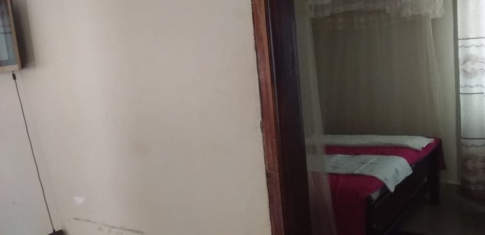 Senevin Gardens Hotel