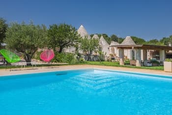 Trulli Della Magnolia