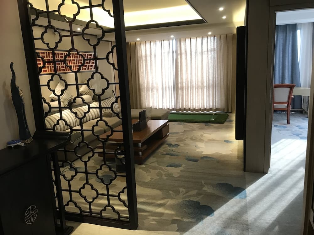 Metropolis Golf Hot Spring Hotel