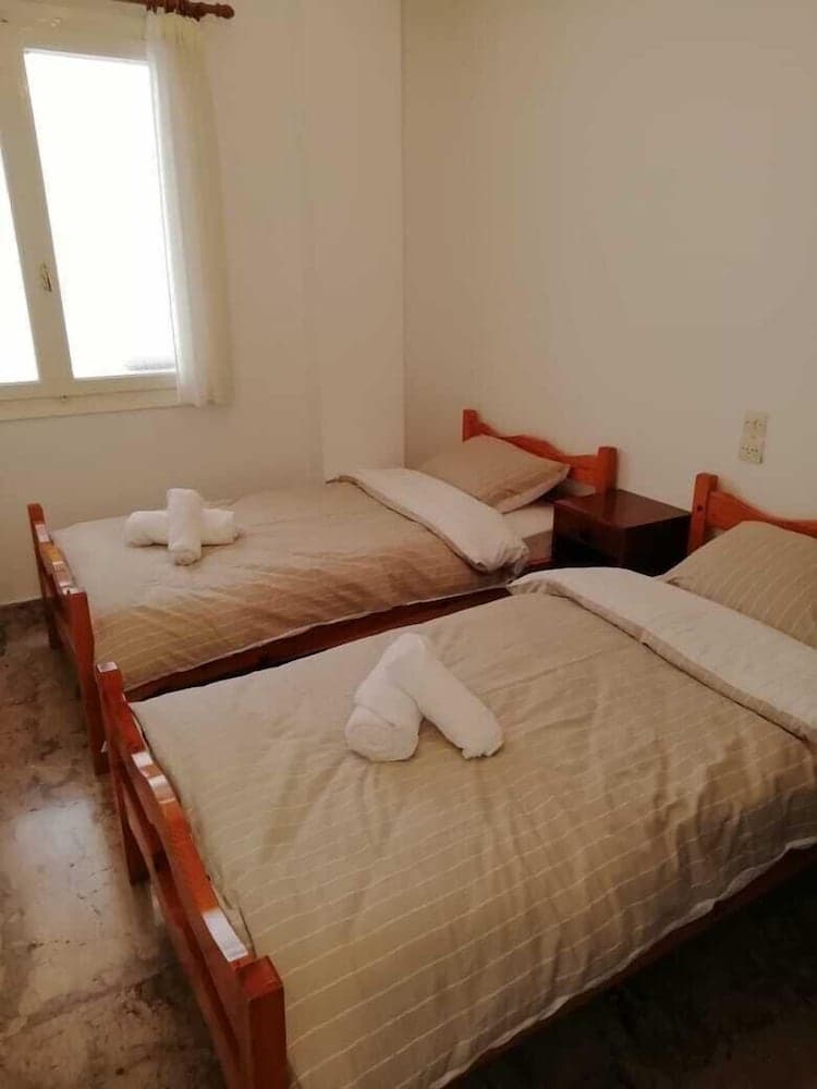 Spacious 3 Bedroom 5bed Apartment - Adults Only