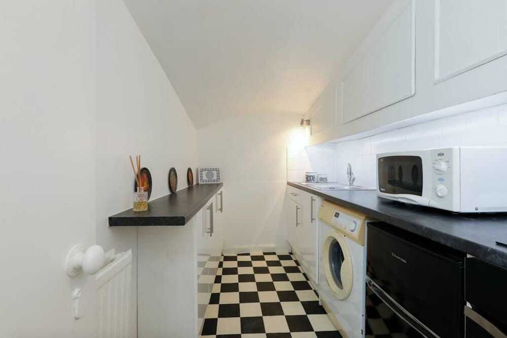 JOIVY 2 bed Flat by Maida Vale Tube & Shops