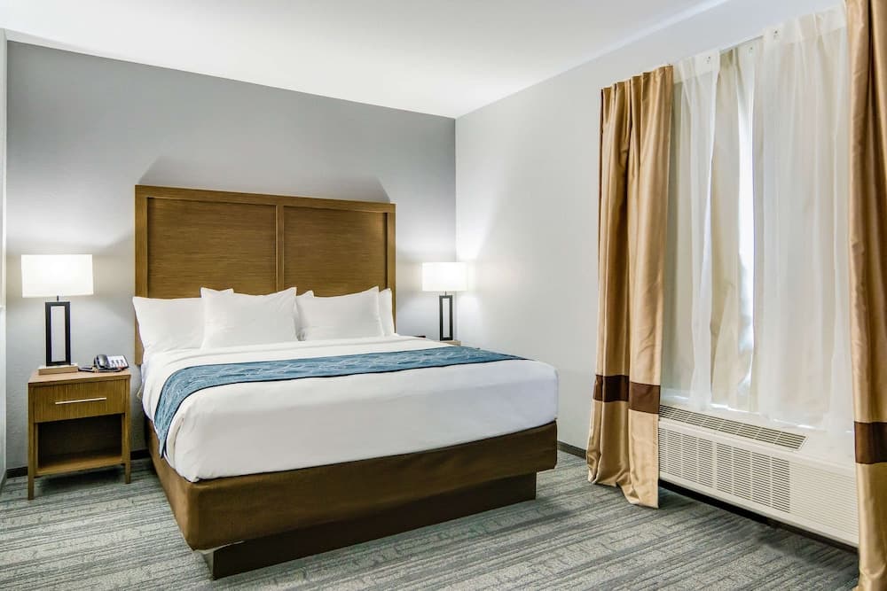 Comfort Suites DeSoto Dallas South