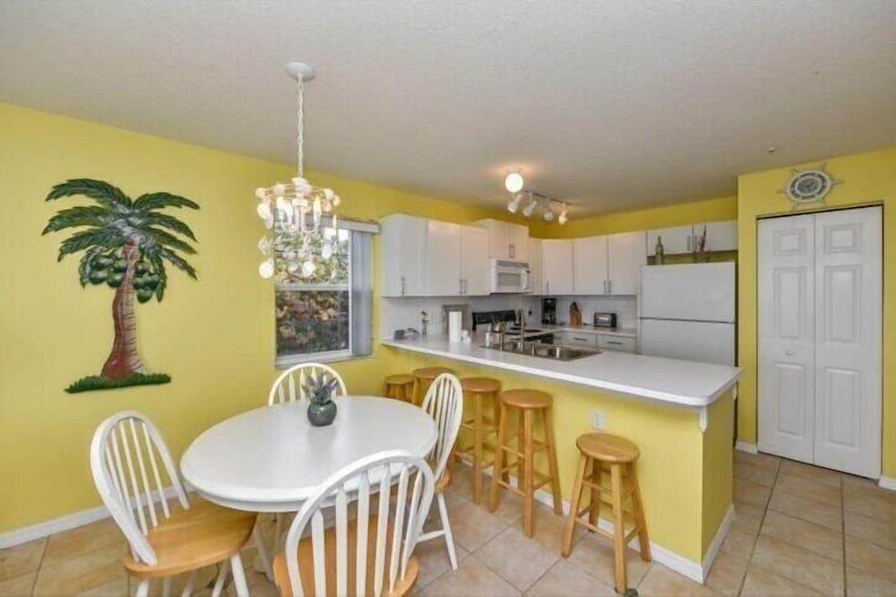 Gulf Breeze B 2 Bedroom Condo by RedAwning