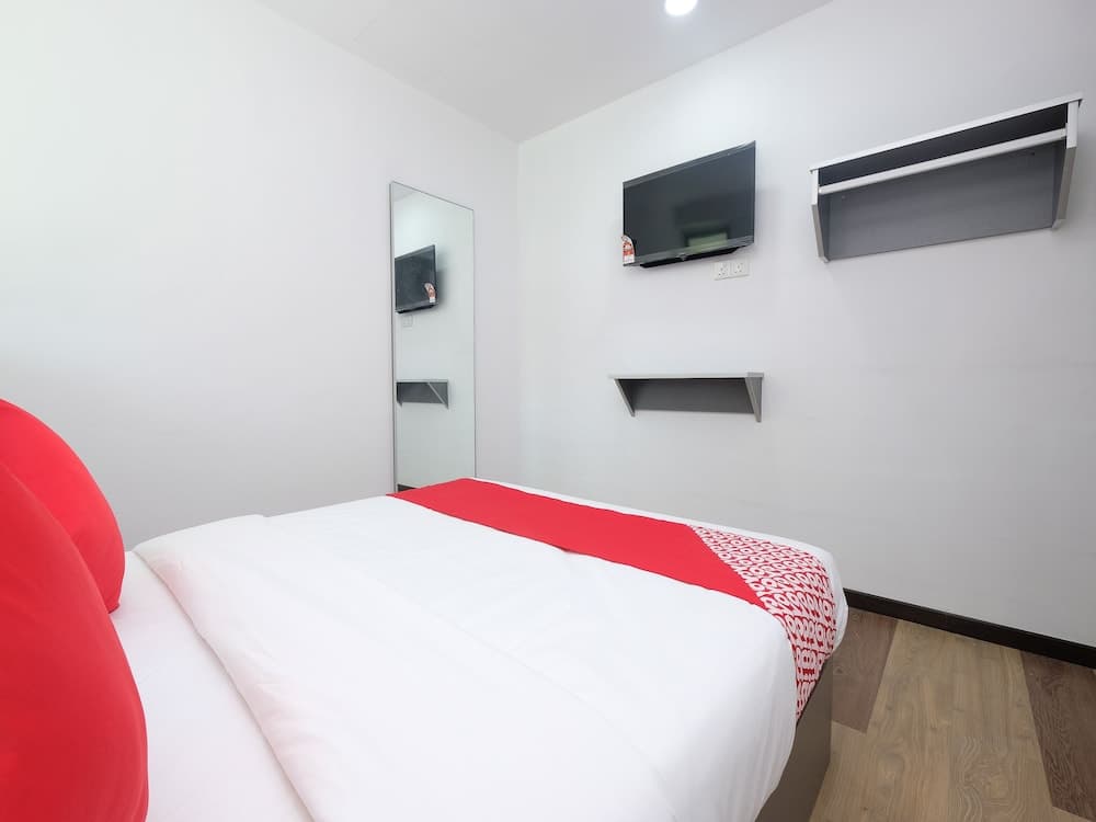 OYO 44043 First Garden Hotel