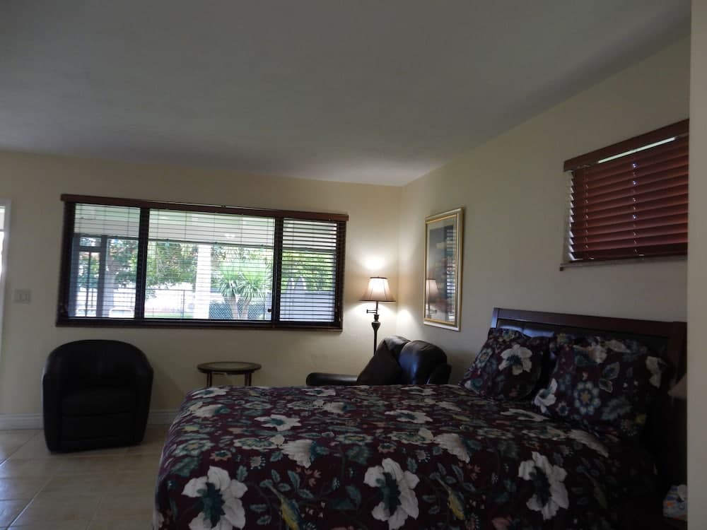 Shell Studios Hallandale Beach