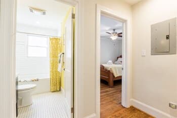 Randall St , 202/204