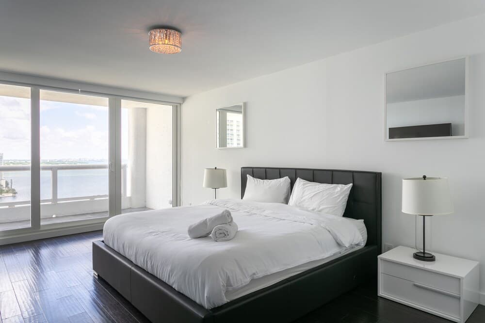 Cozy Oceanview Retreat on the Bay