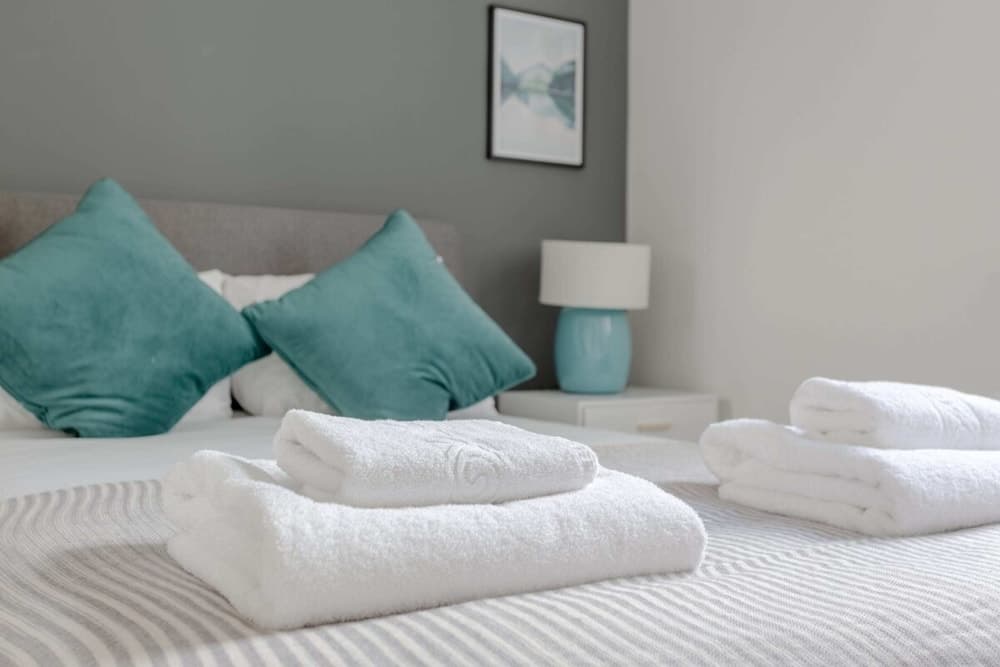 Stunning 3 Bedroom 2 Bath in Fantastic Location