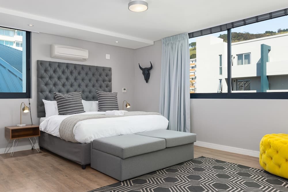 Warwick 401 - Adults Only