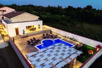 Villa Mary with pool and Sauna