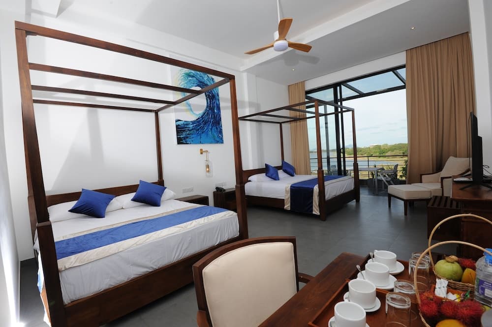 The Lake Forest Hotel