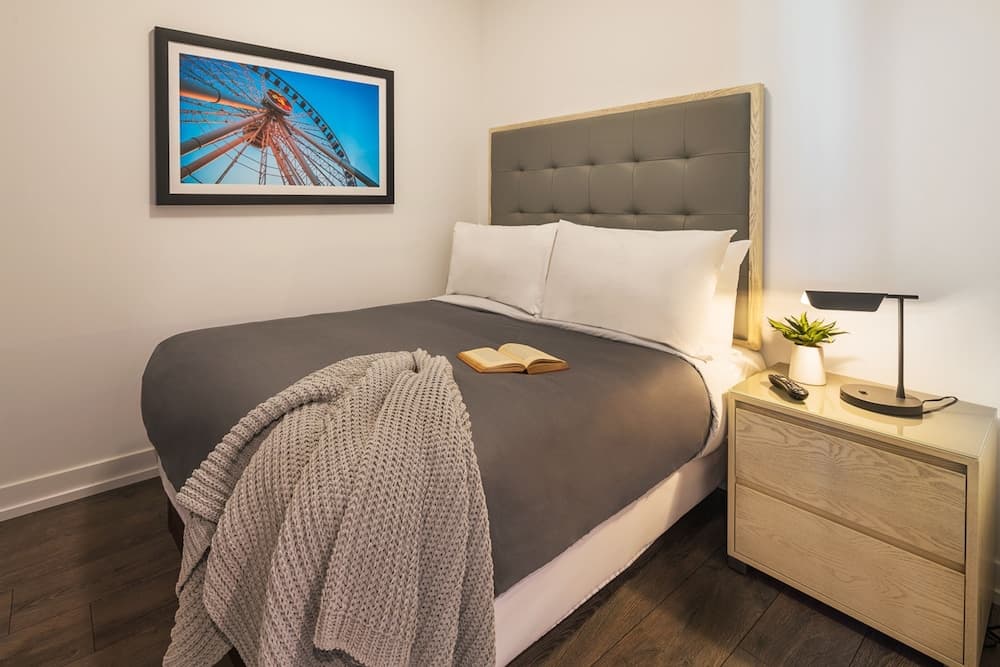 Level Chicago – Old Town