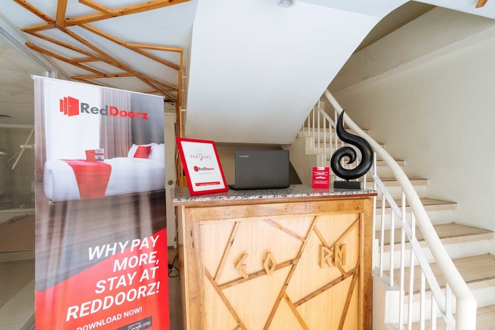 RedDoorz @ University Belt Manila