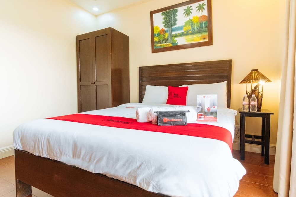 RedDoorz Premium @ Outlook Drive