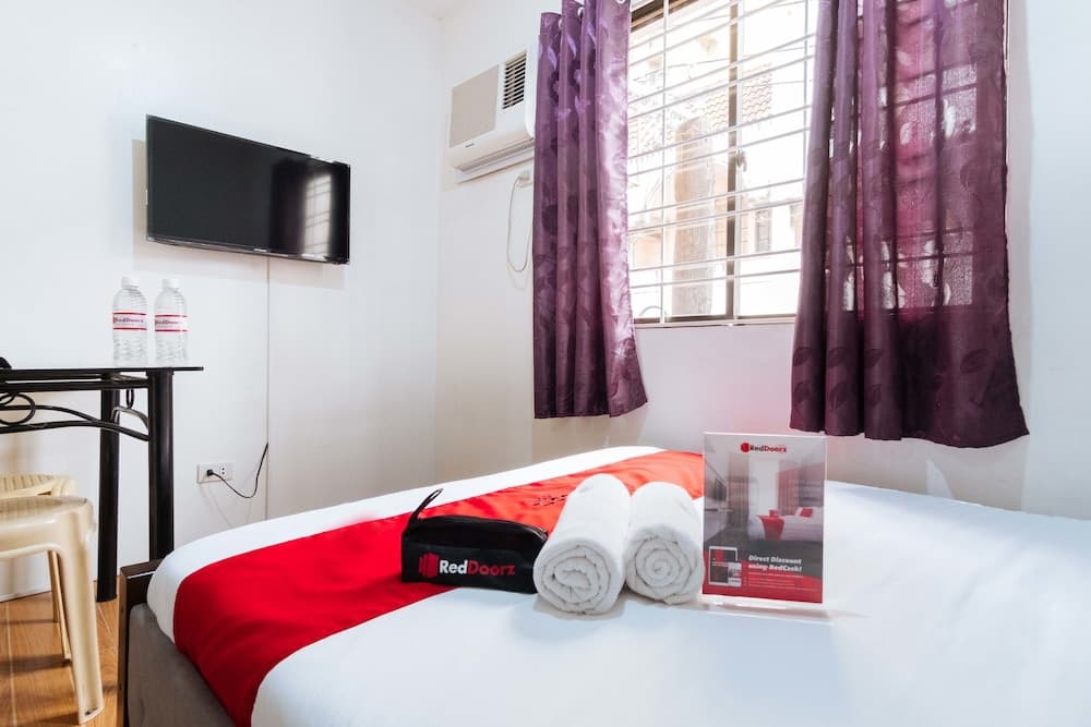 RedDoorz Plus near Robinsons Place Manila