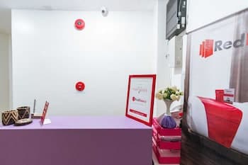 RedDoorz Plus near Robinsons Place Manila